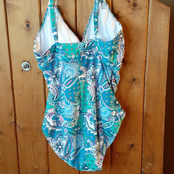 Women's Large Slimming Swimsuit NWOT - Picture 2 of 9